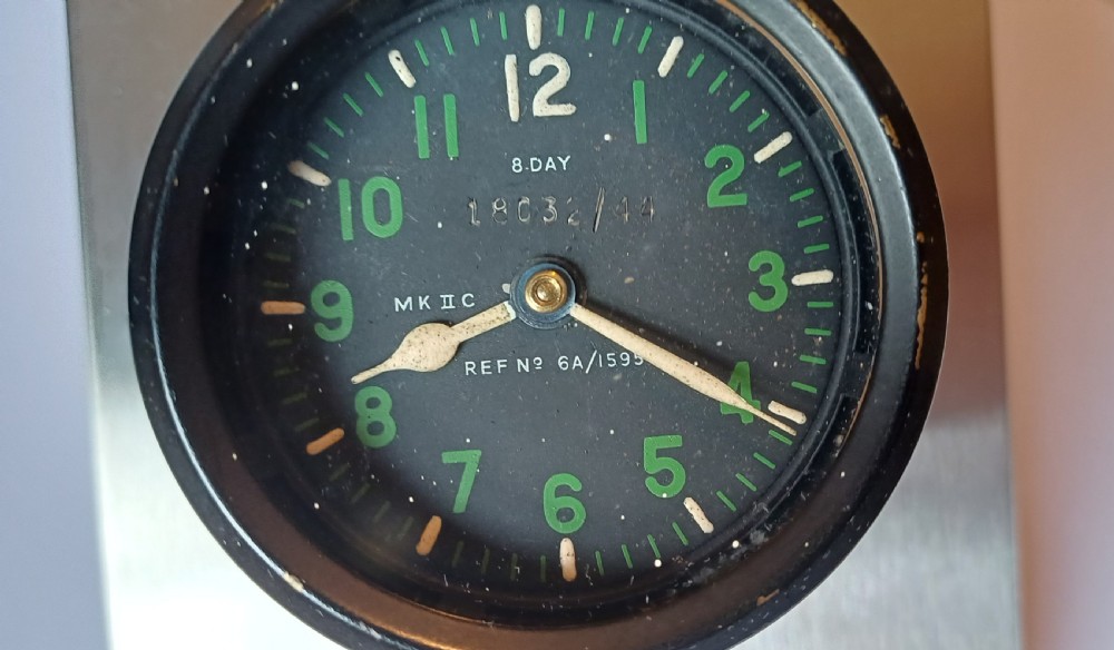 (Reserved GS) WW2 RAF issued 8-day MK 2C Fluorescent G.420 6A/1595 cockpit clock issue no 18032/44, dating 1944 View II