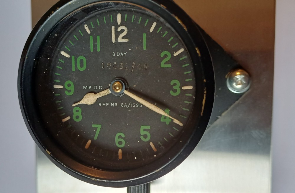 (Reserved GS) WW2 RAF issued 8-day MK 2C Fluorescent G.420 6A/1595 cockpit clock issue no 18032/44, dating 1944 View VIII