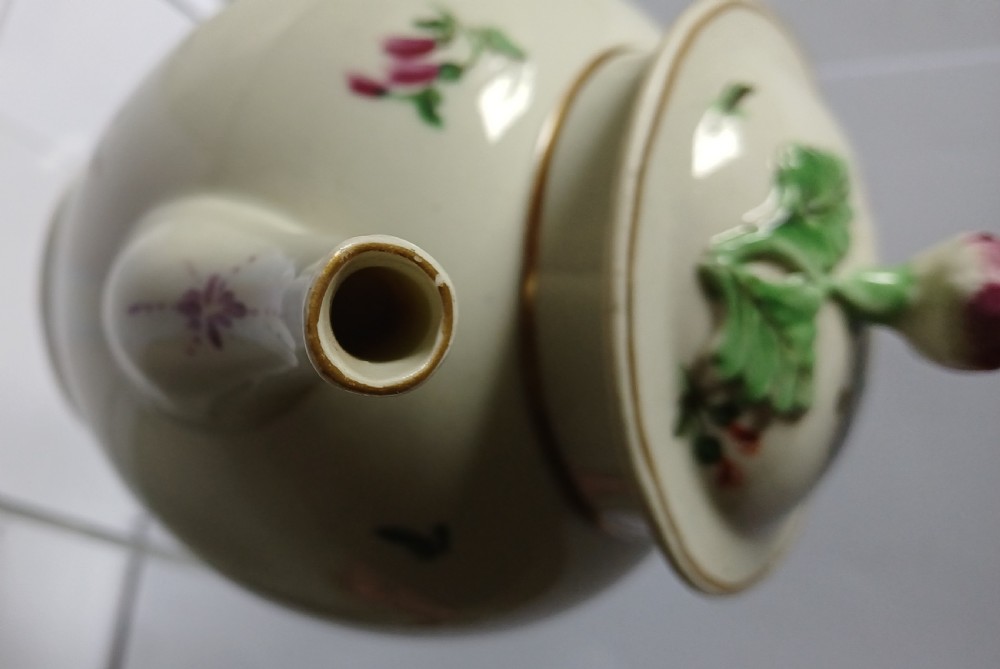 An 18th-century Dr Wall period Worcester porcelain teapot featuring hand-painted floral sprays, a loop handle, and a floral knop lid. View VI