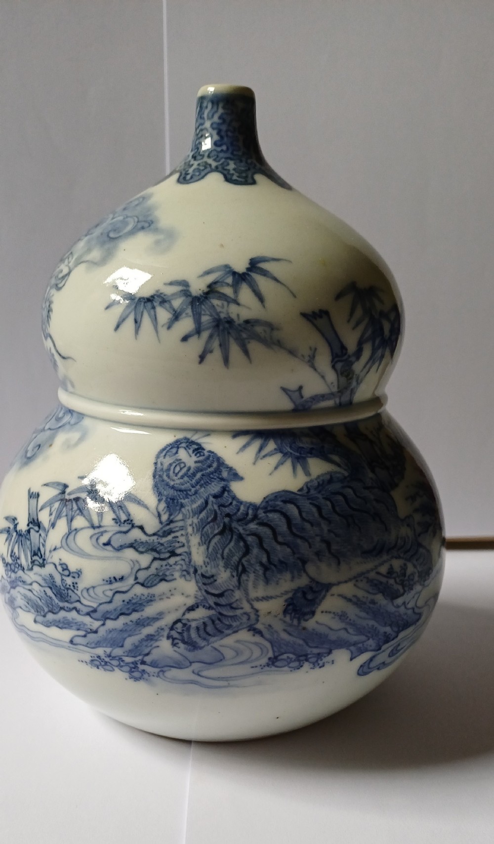 (Reserved TD PP)Japanese Hirado double gourd shaped Dragon and Tiger vase dating to the Meiji period