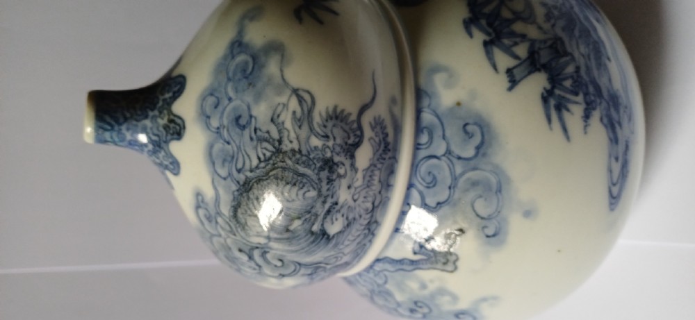 (Reserved TD PP)Japanese Hirado double gourd shaped Dragon and Tiger vase dating to the Meiji period View VI