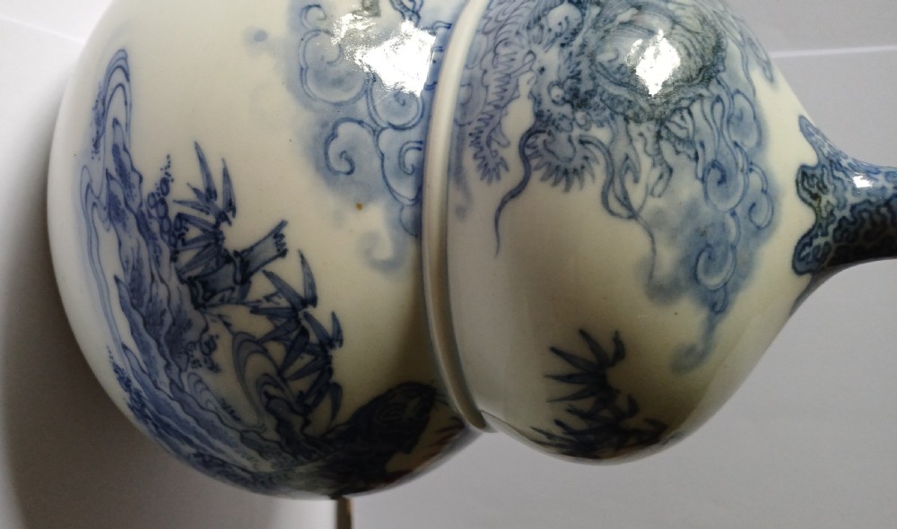 (Reserved TD PP)Japanese Hirado double gourd shaped Dragon and Tiger vase dating to the Meiji period View VIII