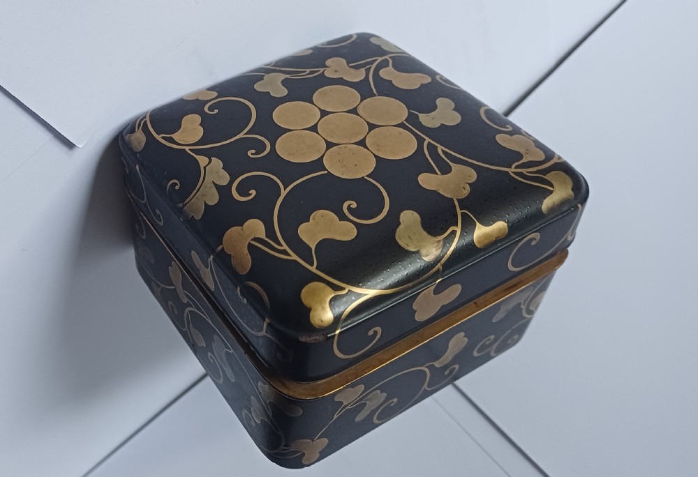 (Reserved VB) Japanese Lacquer Box and Cover, Edo Period (circa 1830)