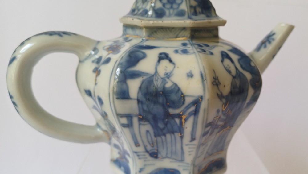 An octagonal Chinese porcelain teapot decorated with cobalt blue figures in landscapes and gold leaf highlights. View VIII