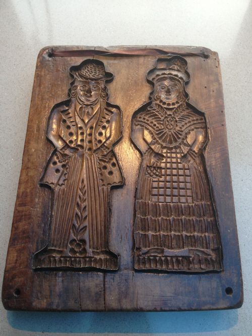An Antique Treen Gingerbread Mould