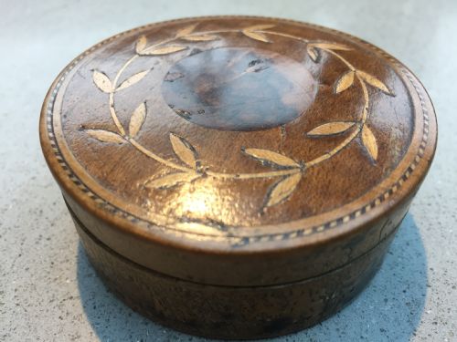 A Late 18th/early 19th Century Inlaid Snuff Box