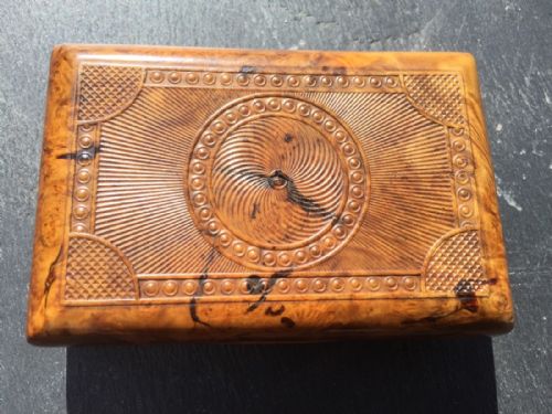 fig 1. An early 19th century pressed burr wood rectangular snuff box depicting a village scene