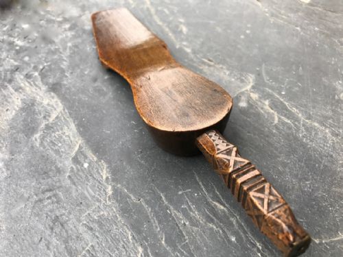 A Very Good 19 Th Century Knitting Sheath Carved as a Shoe - Mcfeeters Collection