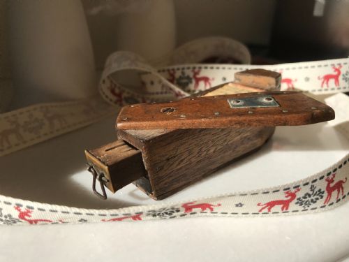 fig 1. Antique Snuff Box - puzzle with motto