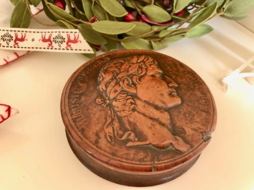 Antique Pressed Wood Snuff Box - Augustus