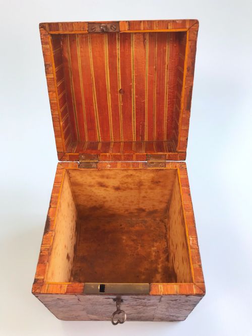 fig 4. Antique Prisoner of War Tea Caddy - straw work