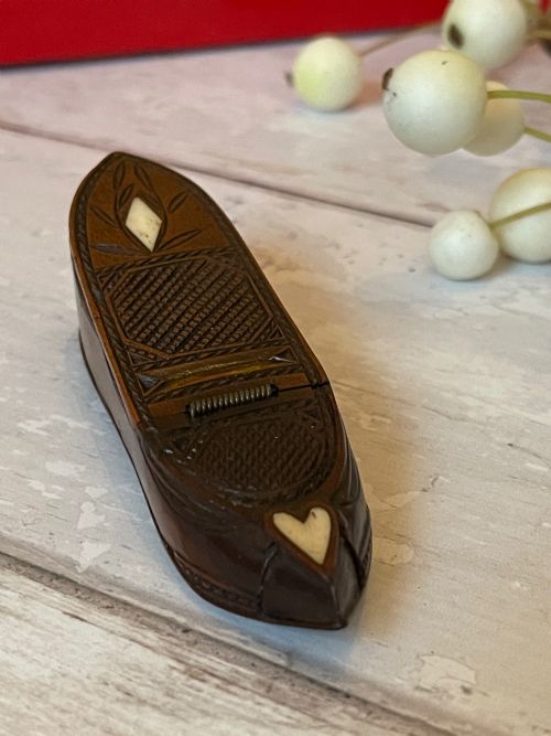 Antique Prisoner of War Snuff Shoe Box