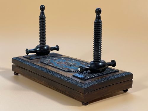 Antique Rosewood Flower Press