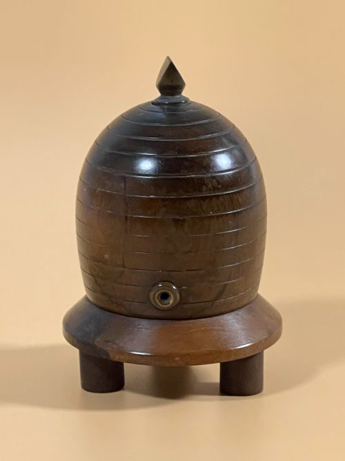 Antique Bee Hive S

antique Bee Hive String Box - Spool and Cutter
