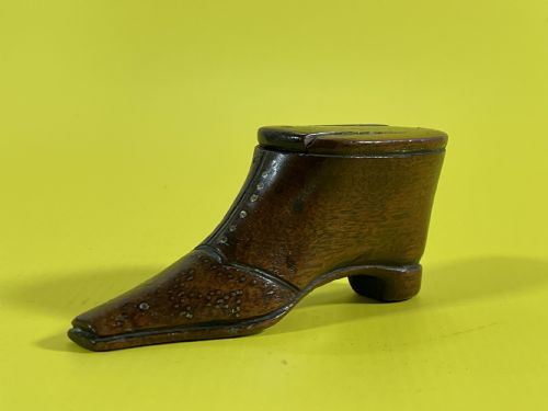 ANTIQUE SNUFF SHOE LONDON TO THE LID - ADDITIONAL PHOTO 3