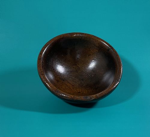 a georgian oak bowl very good colour and patina - CATEGORY: ANTIQUE MISCELLANEOUS - DATED GEORGIAN