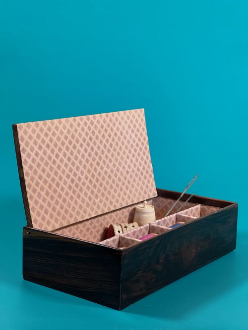 ANTIQUE TUNBRIDGE WARE SEWING BOX PLUS SOME CONTENTS - ADDITIONAL PHOTO 5