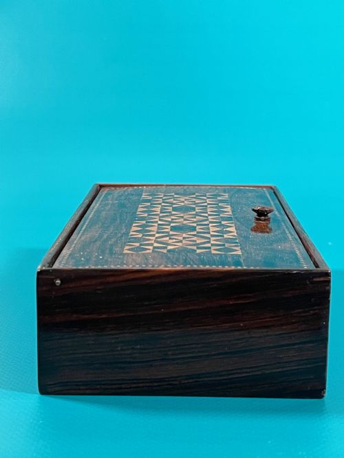 ANTIQUE TUNBRIDGE WARE SEWING BOX PLUS SOME CONTENTS - ADDITIONAL PHOTO 7
