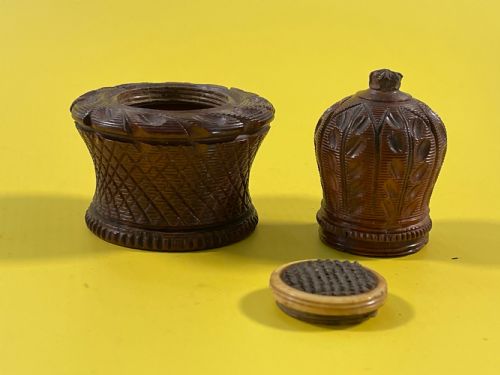 ANTIQUE TABLE NUTMEG GRATER - ADDITIONAL PHOTO 1