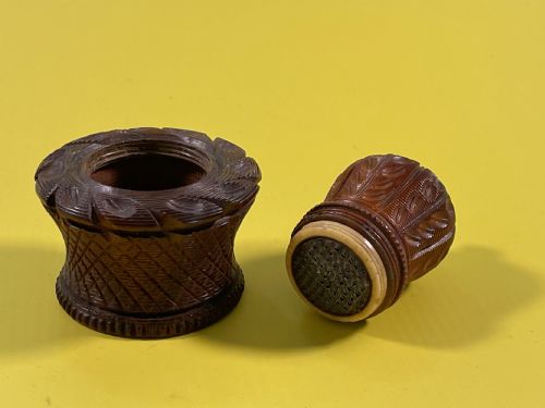 ANTIQUE TABLE NUTMEG GRATER - ADDITIONAL PHOTO 4