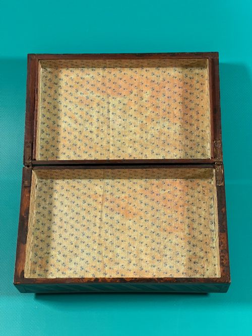A STRIKING ANTIQUE INLAID BOX - ADDITIONAL PHOTO 4