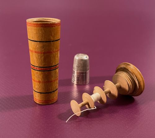 antique tunbridge ware thimble cotton holder - CATEGORY: ANTIQUE MISCELLANEOUS - DATED 19TH CENTURY