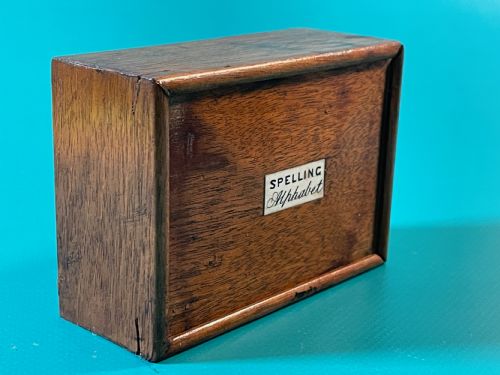 ANTIQUE ALPHABET SPELLING BOX WITH 118 BONE ALPHABET LETTERS - ADDITIONAL PHOTO 3