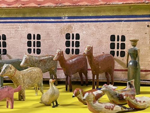 ANTIQUE PAINTED NOAHS ARK WITH FIGURES AND ANIMALS - ADDITIONAL PHOTO 1