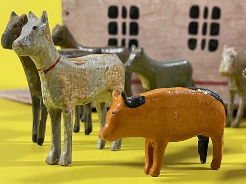 ANTIQUE PAINTED NOAHS ARK WITH FIGURES AND ANIMALS - ADDITIONAL PHOTO 2