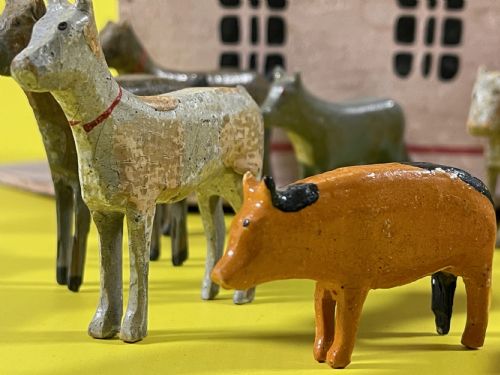 ANTIQUE PAINTED NOAHS ARK WITH FIGURES AND ANIMALS - ADDITIONAL PHOTO 3