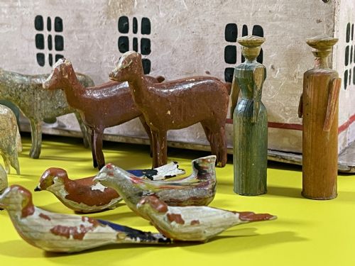 ANTIQUE PAINTED NOAHS ARK WITH FIGURES AND ANIMALS - ADDITIONAL PHOTO 4