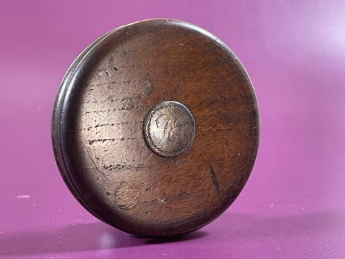ANTIQUE SCOTTISH OAK SNUFF BOX WITH PROVENANCE - ADDITIONAL PHOTO 1
