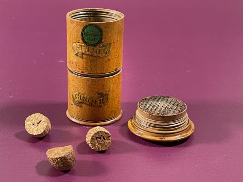 A RARE MINIATURE SPICE TOWER NUTMEG GRATER TUNBRIDGE - ADDITIONAL PHOTO 6
