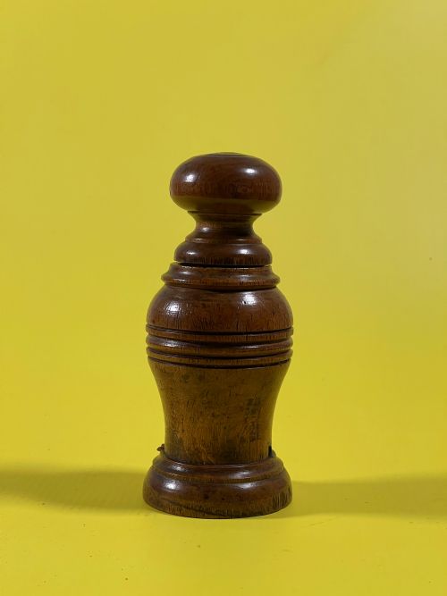 AN ANTIQUE SPICE MORTARGRINDER - ADDITIONAL PHOTO 4