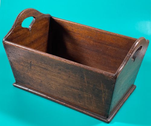 AN UNUSUAL BREAD OR DOUGH HOLDER - ADDITIONAL PHOTO 2