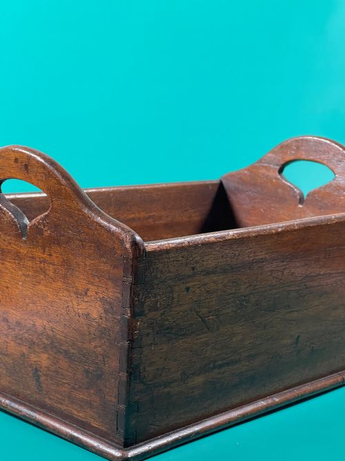 AN UNUSUAL BREAD OR DOUGH HOLDER - ADDITIONAL PHOTO 8