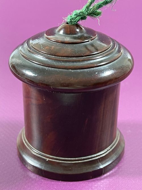 A SMALL ANTIQUE LIGNUM VITAE STRING BOX - ADDITIONAL PHOTO 2