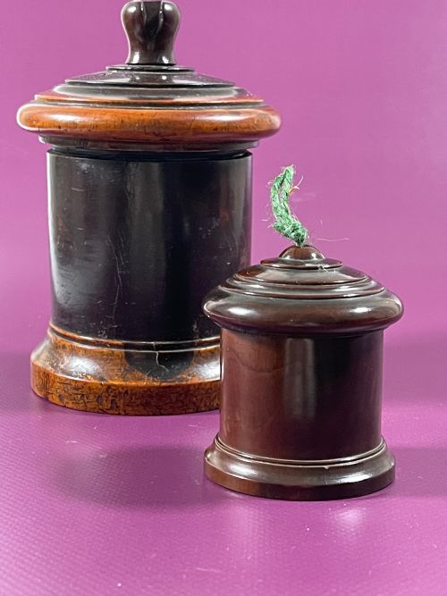 A SMALL ANTIQUE LIGNUM VITAE STRING BOX - ADDITIONAL PHOTO 4