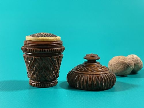 ANTIQUE COQUILLA NUTMEG GRATER - ADDITIONAL PHOTO 3