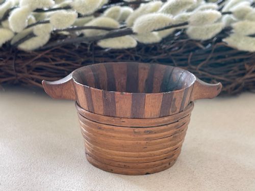 A SMALL ANTIQUE SCOTTISH BICKER DRINKING VESSEL - ADDITIONAL PHOTO 6