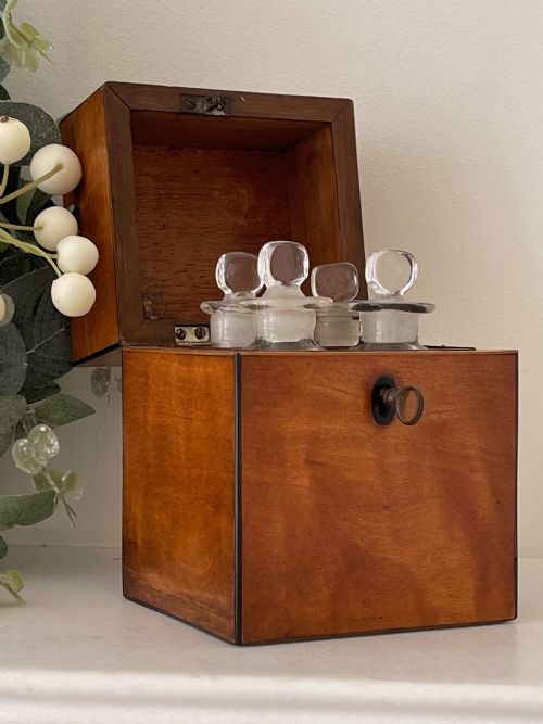 a georgian satinwood scent box retains the four glass bottles inside - CATEGORY: ANTIQUE GLASS - DATED GEORGIAN