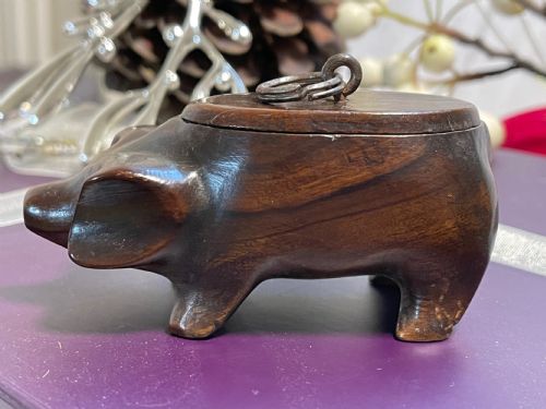 ANTIQUE PIG SNUFF BOX CARVED FROM WALNUT - ADDITIONAL PHOTO 5