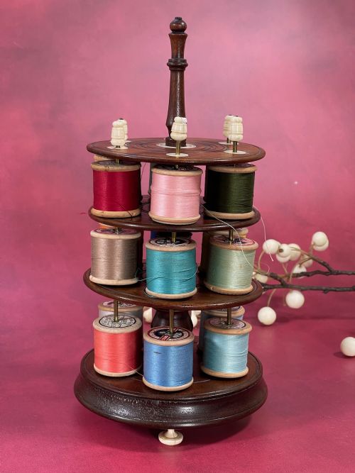 AN EARLY 800S MAHOGANY REEL STAND INCLUDES 18 COTTON REELS - ADDITIONAL PHOTO 3