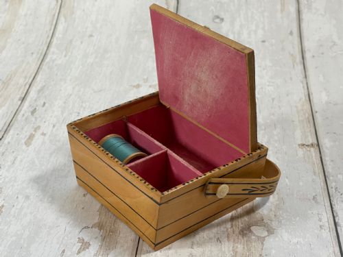 ANTIQUE TUNBRIDGE WARE WHITEWOOD PANNIER - ADDITIONAL PHOTO 3