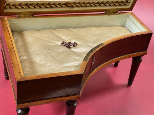 ANTIQUE PIANO SHAPED BOX GREAT JEWELLERY BOX - ADDITIONAL PHOTO 4