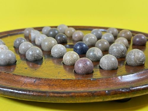 ANTIQUE SOLITAIRE BOARD GAME MARBLES LOVELY PATINATION COLOUR - ADDITIONAL PHOTO 3