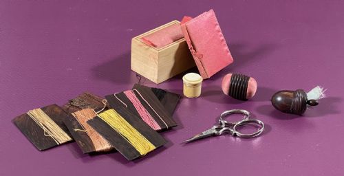 A GEORGIAN ROSEWOOD SEWING BOX WITH CONTENTS GREAT SIZE - ADDITIONAL PHOTO 8