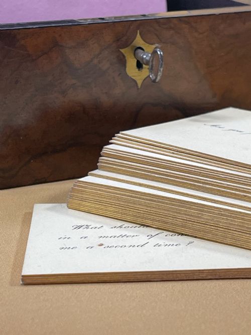 A SET OF ANTIQUE CONVERSATION CARDS GOLD RIMMED QUESTION ANSWER CARDS - ADDITIONAL PHOTO 3
