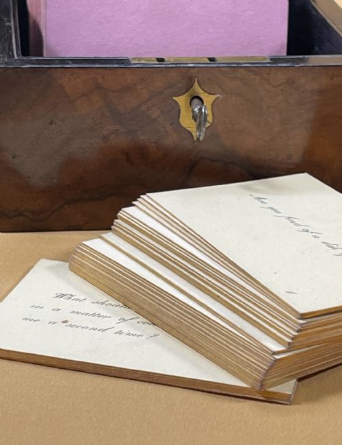 A SET OF ANTIQUE CONVERSATION CARDS GOLD RIMMED QUESTION ANSWER CARDS - ADDITIONAL PHOTO 4