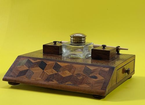 A SMALL TUNBRIDGE WARE DESK COMPANION - ADDITIONAL PHOTO 1